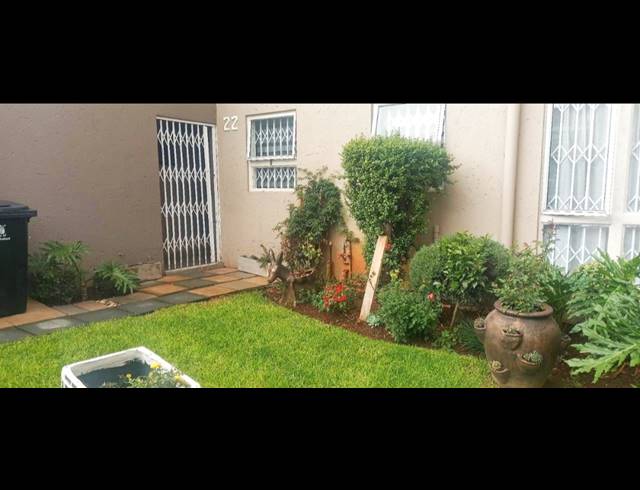 2 BEDROOM TOWNHOUSE FOR SALE IN SOUTH CREST